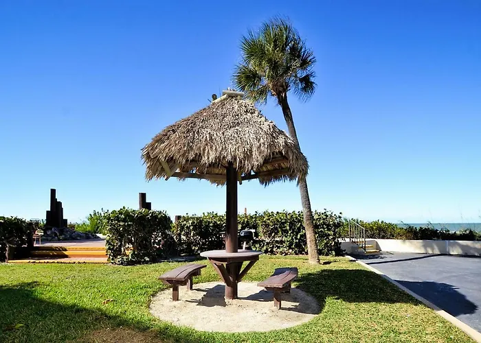 Apartment Mont Martre 216 Beachfront 2 Bedroom 2 Bath At Mont Martre 23117